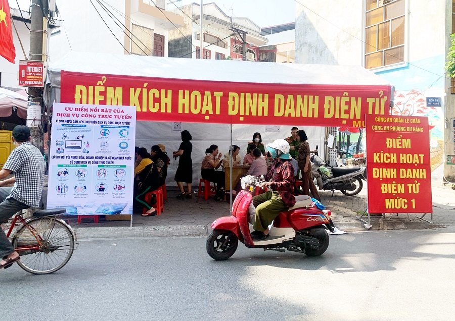 Công an phường Dư Hàng (quận Lê Chân): Mở điểm kích hoạt định danh điện tử 